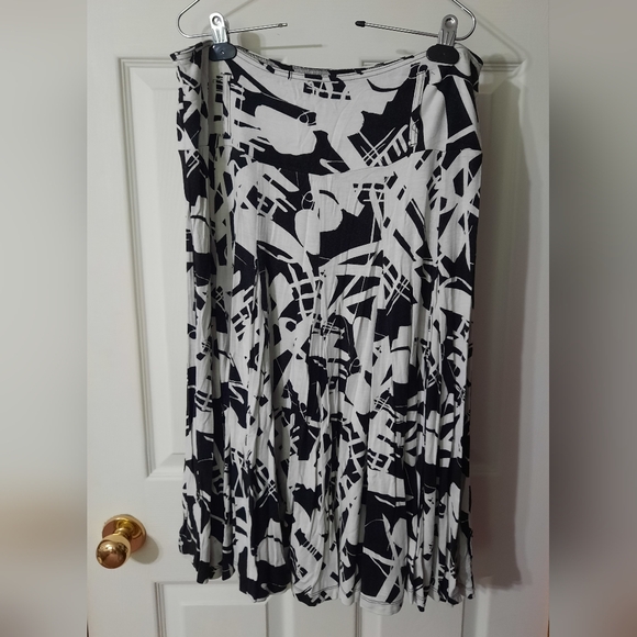 Vintage Flowy Black & White Print Skirt - Picture 1 of 7